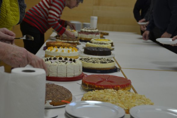 Kuchenbuffet in der Festhalle