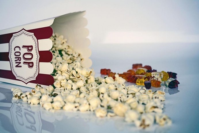 Popcorn und Gummibärchen